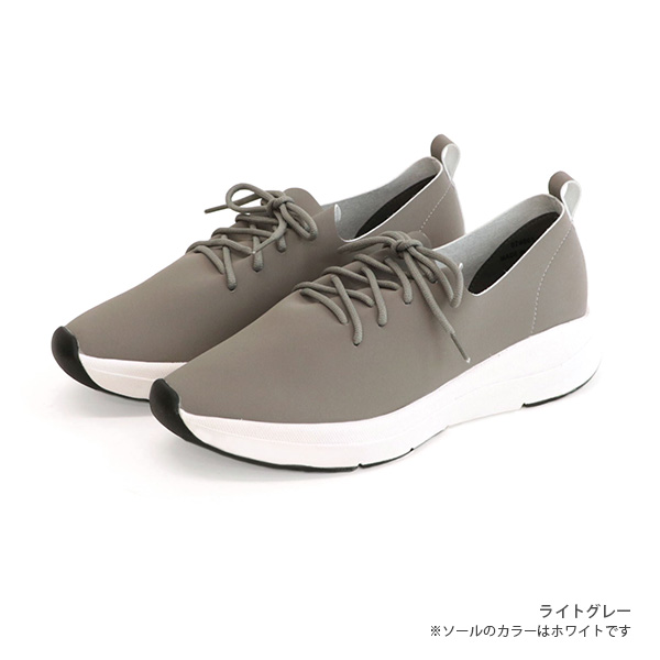 足の悩みから解放する靴 外反拇指やむくんだ足にも優しくフィット