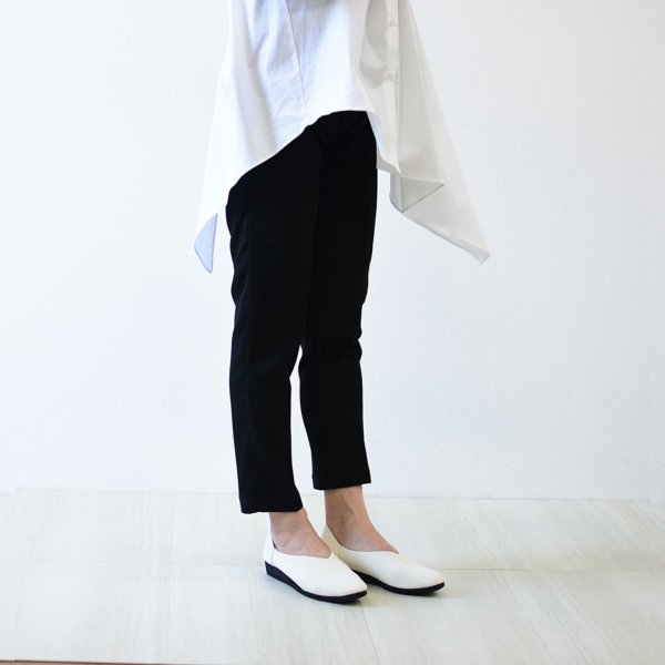 newmo ニューモ クラリーノ Vカットストレッチスリッポン