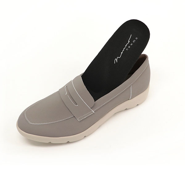 足の悩みから解放する靴 外反拇指やむくんだ足にも優しくフィット