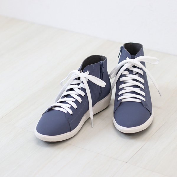 足の悩みから解放する靴 外反拇指やむくんだ足にも優しくフィット