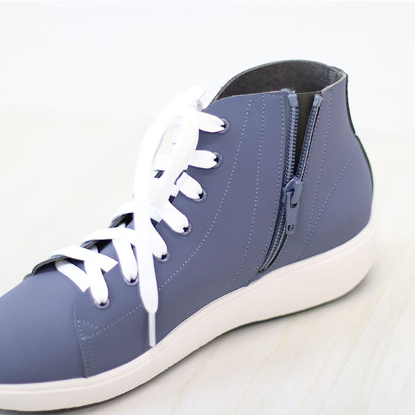 足の悩みから解放する靴 外反拇指やむくんだ足にも優しくフィット