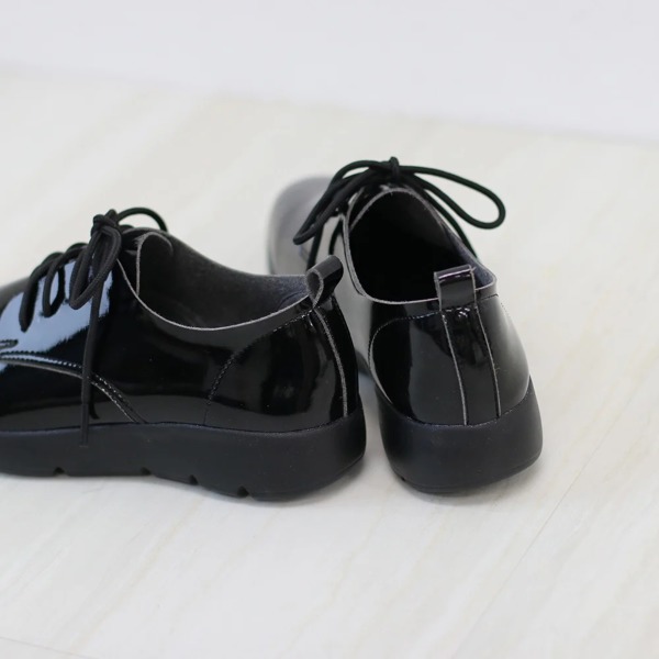 足の悩みから解放する靴 外反拇指やむくんだ足にも優しく