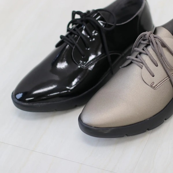 足の悩みから解放する靴 外反拇指やむくんだ足にも優しく