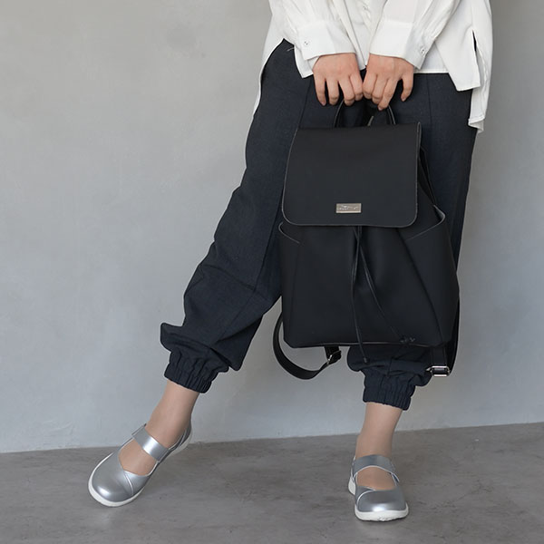 足の悩みから解放する靴 外反拇指やむくんだ足にも優しくフィット