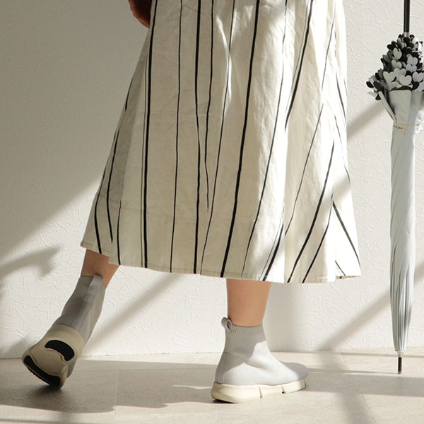 【新品！未開封！箱入！】『BATHROOM』雨晴兼用　オールウェザースニーカー 晴雨兼用ウエッジヒールレースアップスニーカー （プラチナ